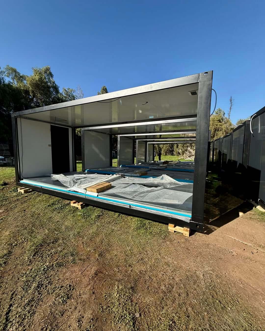 Materiales premium módulos prefabricados Tecnet - Construcción con materiales de primera calidad para durabilidad excepcional